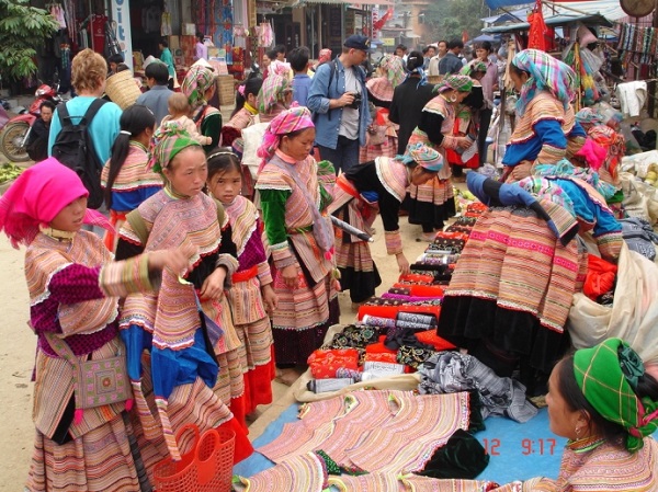 Tranh luận ‘gộp Tết ta vào Tết tây’