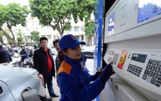 Giá xăng giữ nguyên, giá dầu tăng mạnh Giá xăng giữ nguyên, giá dầu tăng mạnh