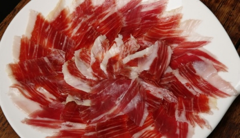 Thịt lợn đen Tây Ban Nha giá 3,5 triệu/kg, món ăn xa xỉ của giới nhà giàu