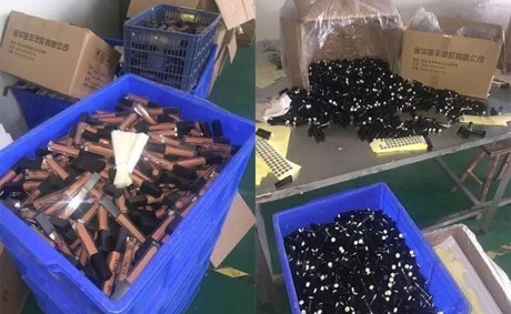 Đột nhập xưởng sản xuất mỹ phẩm nhái ở Trung Quốc khiến nhiều người rùng mình