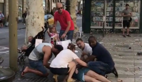 Hiện trường vụ khủng bố kinh hoàng ở Barcelona làm ít nhất 13 người chết, cả trăm người bị thương