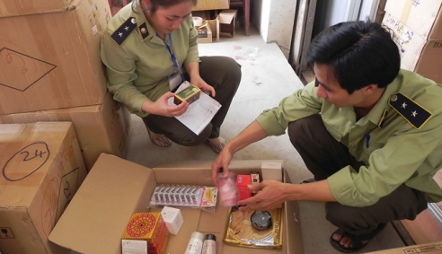 Thủ tướng yêu cầu tăng cường chống buôn lậu dược phẩm, mỹ phẩm