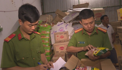 Phát hiện hơn 10 tấn hạt nêm Knorr và bột ngọt không rõ nguồn gốc chuẩn bị đưa ra thị trường