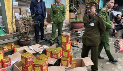 Lạng Sơn: Phát hiện và bắt giữ 200kg pháo lậu được vận chuyển từ Trung Quốc về Việt Nam
