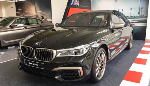 BMW M760Li XDrive giá lên đến 13 tỷ đồng có gì đặc biệt?