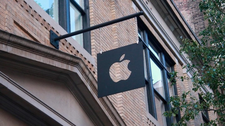 Apple_bi_dot_nhap
