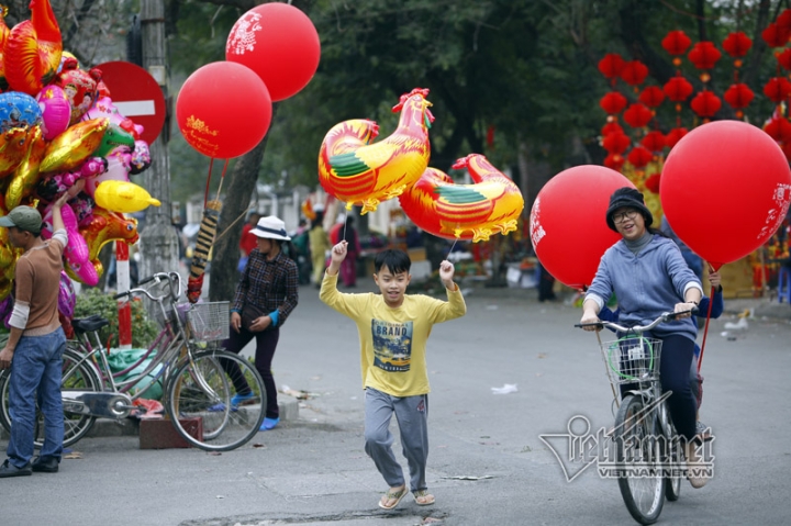 Tranh luận ‘gộp Tết ta vào Tết tây’
