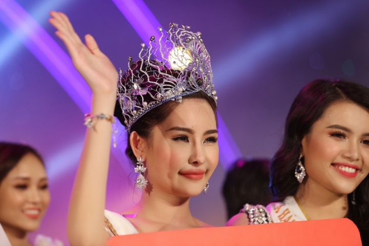 hoa hau dai duong le au ngan anh bi tuoc vuong mien