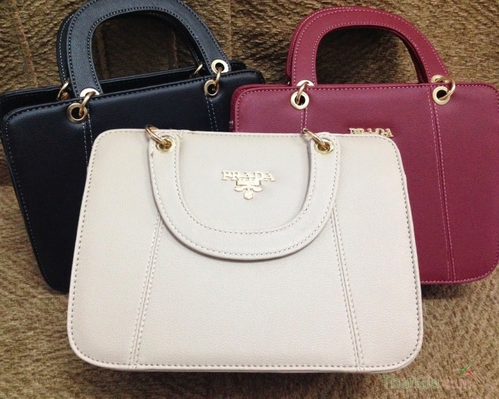 lam-the-nao-nhan-biet-mot-chiec-tui-prada-gia