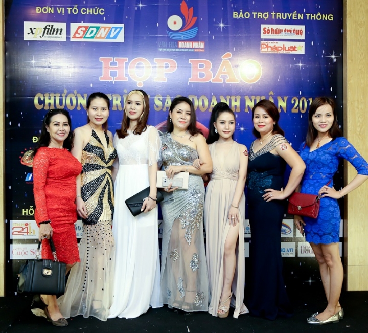 hop bao sao doanh nhan 2017 8