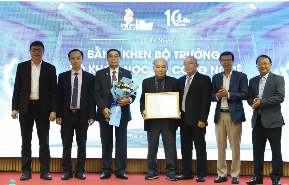 z7251390751889_ea855f748fd7df690f51626e8ea74f8c