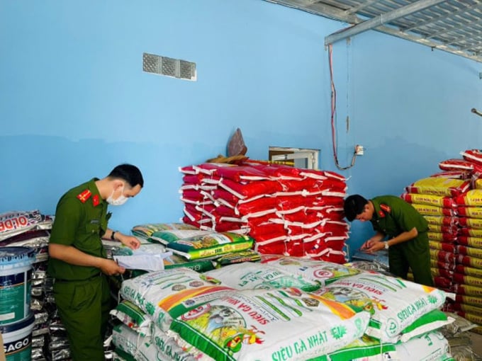 thu-giu-77-tan-phan-bon-va-che-pham-nong-nghiep-khong-ro-nguon-goc-1755319897