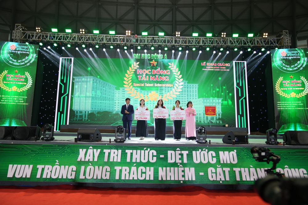 trao hoc bong tai nang DSC00550