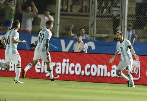 messi toa sang trong tran Argentina vs Colombia