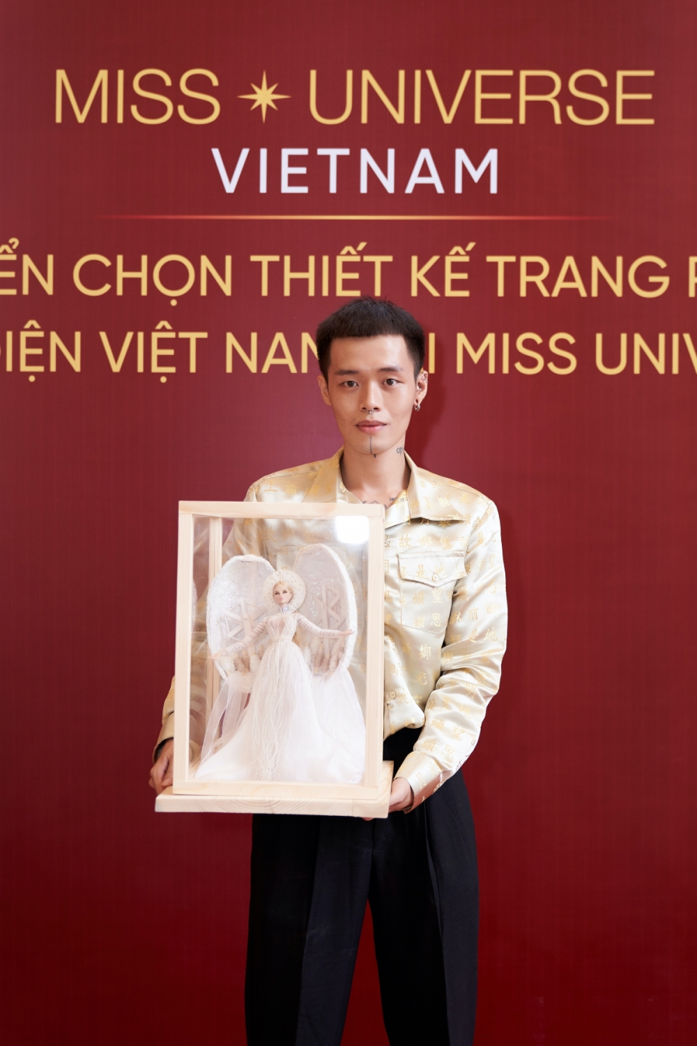 Quốc phục của Hoa hậu Khánh Vân tại Miss Universe 2020 bị tố đạo nhái, nhà thiết kế nói gì?