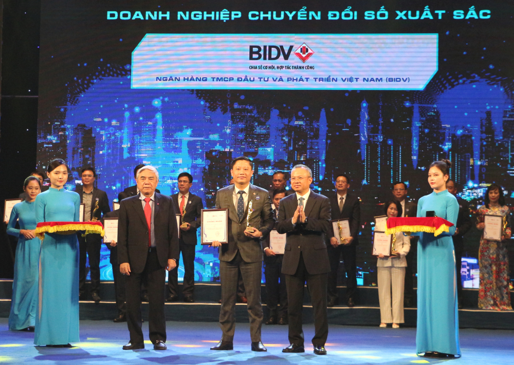 BIDV - Ngan hang Chuyen doi so xuat sac 2021