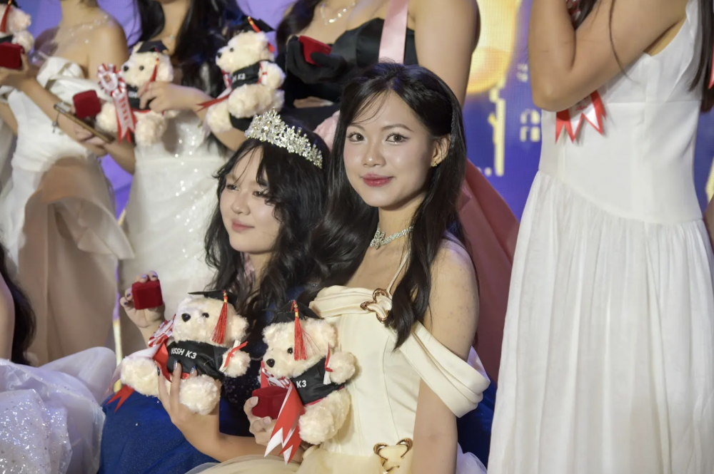 nhan van2