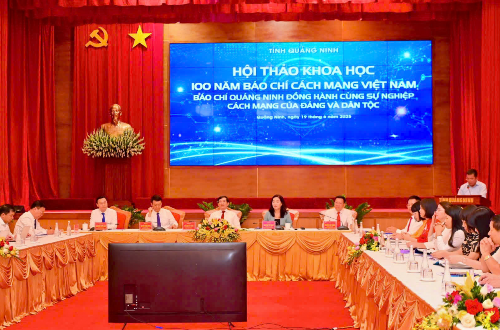 hoi thao qn2