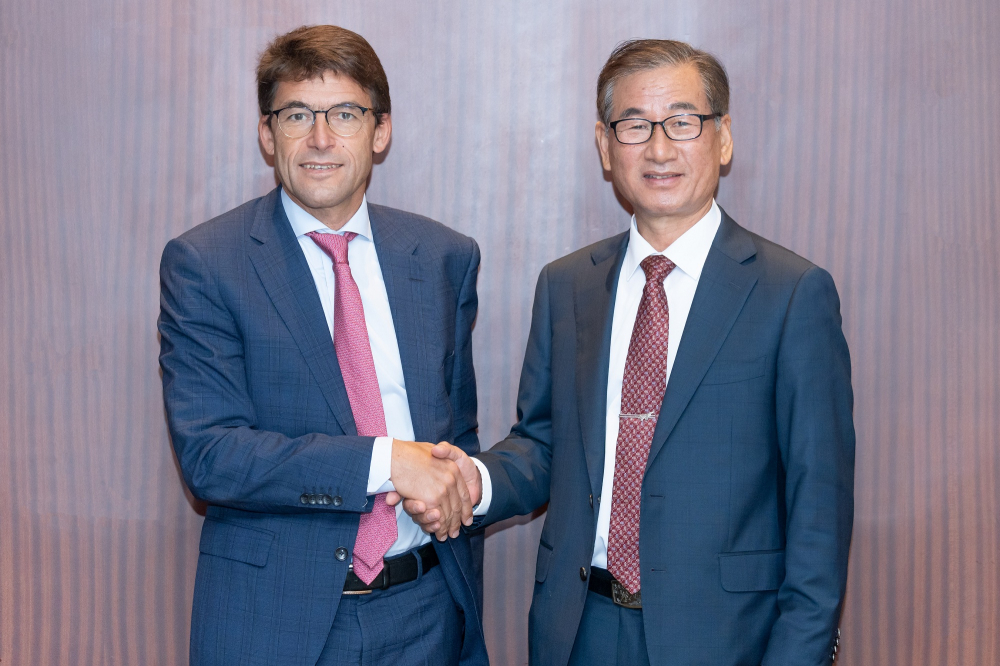 Airbus Helicopters CEO Bruno Even và KAI CEO Kang Goo-Young