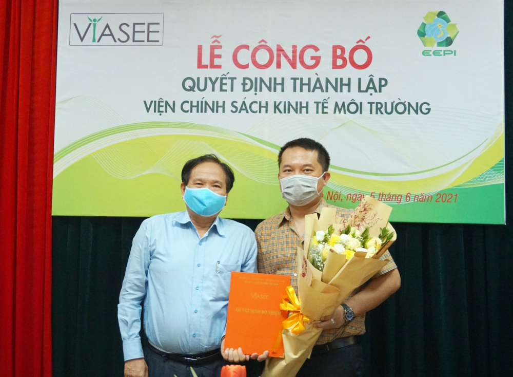 19-1622862165-trao-quyet-dinh-chu-tich-hoi-dong