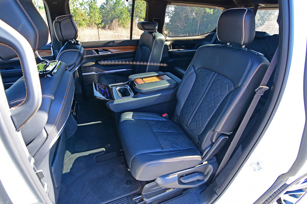 2022-jeep-grand-wagoneer-series-3-second-row-seats