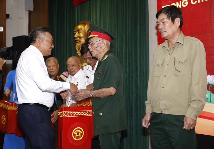Anh 23.8 - 77
