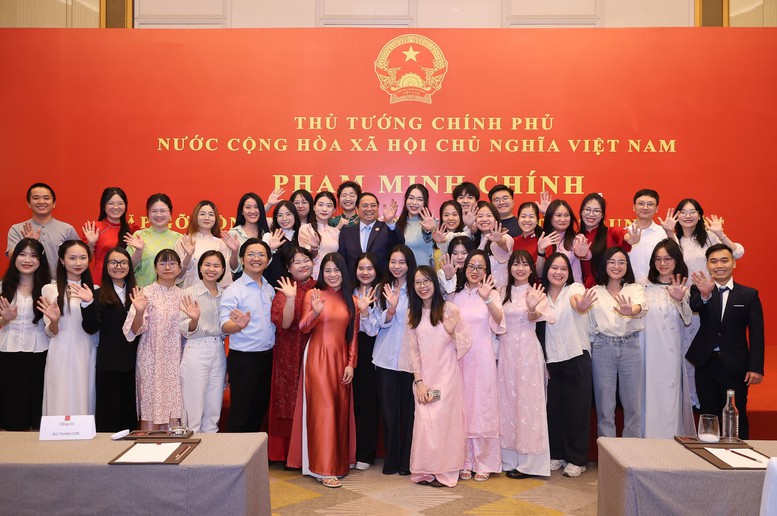thu-tuong-gap-go-cong-dong-nguoi-viet-nam-tai-trung-quoc-1750987637246710678286