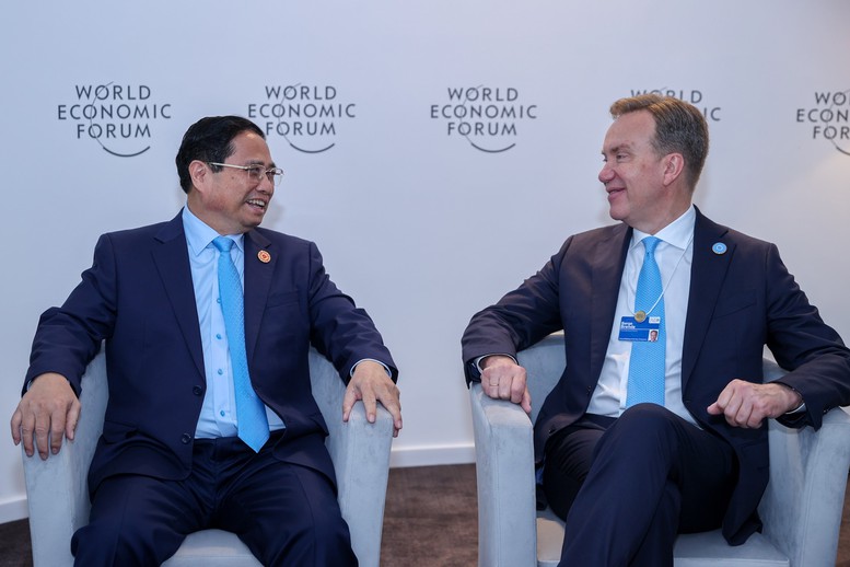 thu-tuong-pham-minh-chinh-va-chu-tich-dieu-hanh-wef-borge-brende-17509873443361358584571