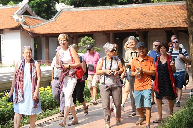 khach-quoc-te-1759134508699361345424