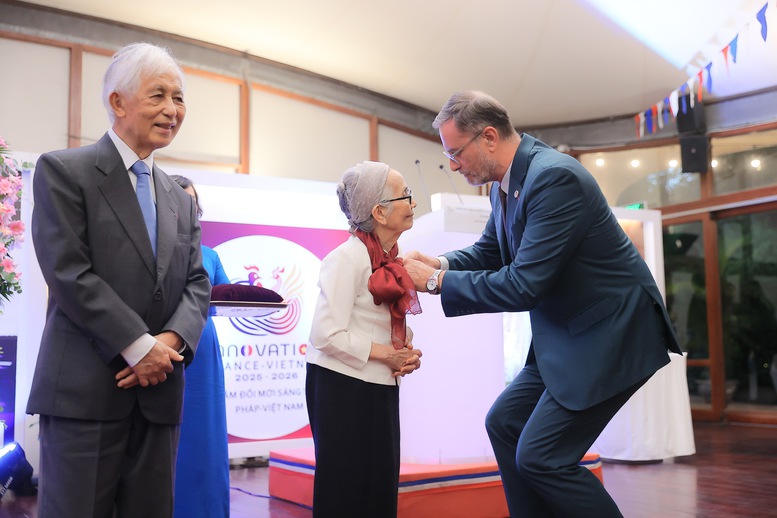 976b947ac5ef4fb116fe-17594922355021721067586