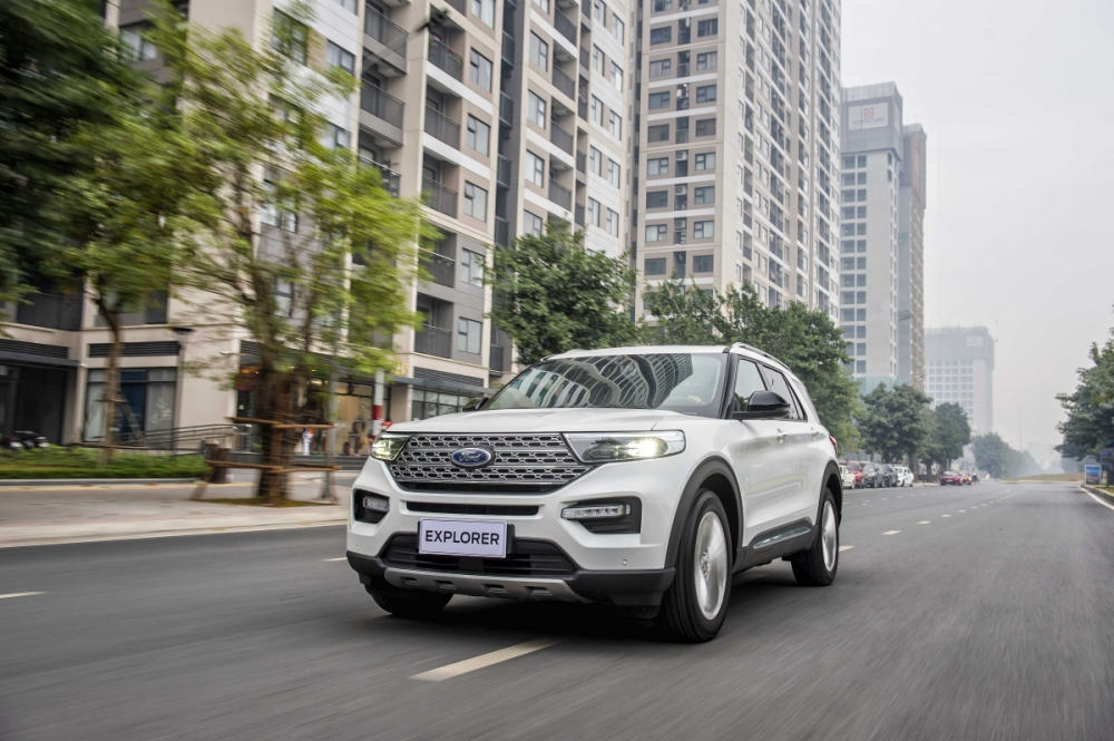 06_ford_explorer_van_hanh