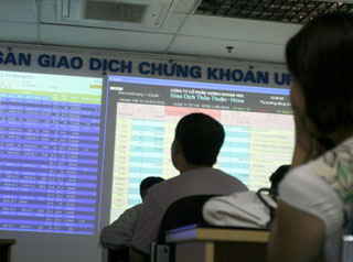 Hai sàn giảm điểm phiên đầu tuần