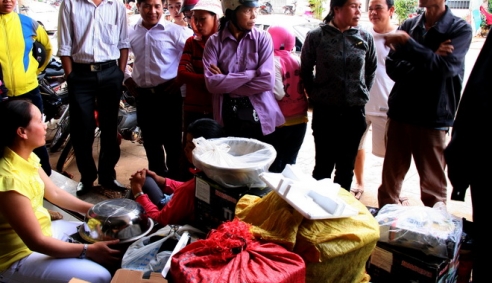 Người dân lại trả hàng Trung Quốc kém chất lượng