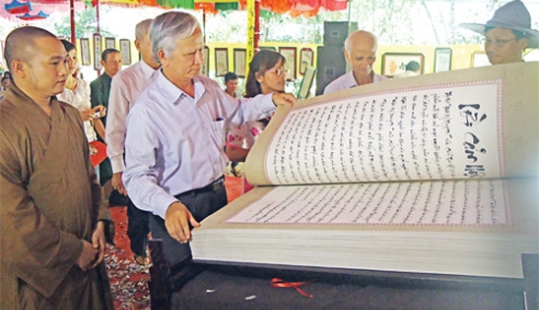 Trưng bày tập thơ