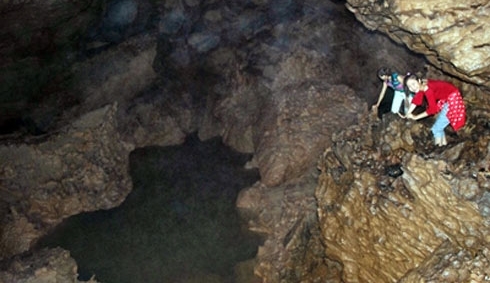 Hồ không đáy ở động Phong Nha