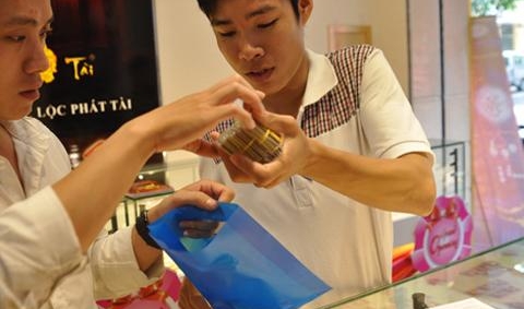 Giá vàng vượt 48,3 triệu đồng