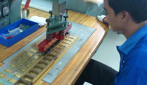 Giá vàng bất ngờ đảo chiều