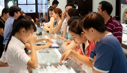 Vàng trong nước đắt hơn thế giới 3,8 triệu đồng/lượng