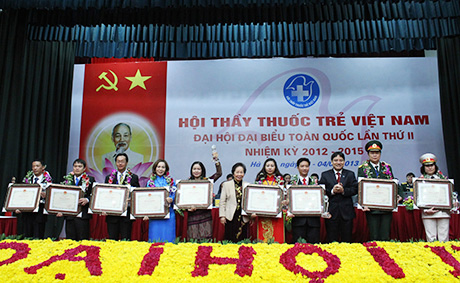 Vinh danh 10 Thầy thuốc trẻ Việt Nam tiêu biểu năm 2012