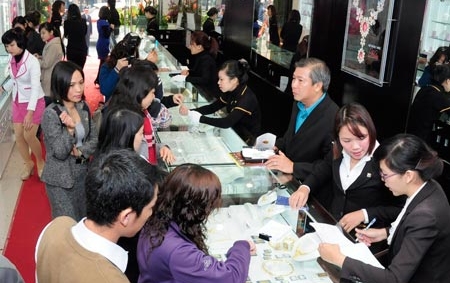 Chênh lệch vàng nội ngoại vẫn trên 4,8 triệu đồng