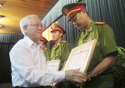 Dựa vào dân để phòng chống tội phạm