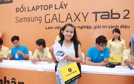 Hơn 3.000 người tham gia đổi laptop lấy máy tính bảng