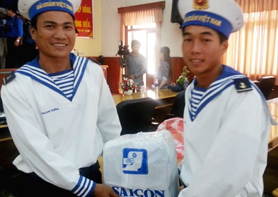 Đoàn cán bộ, công nhân viên SATRA thăm Vùng 4 Hải quân