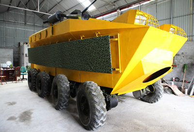 Xe bọc thép tự chế của Việt Nam được sáng tạo bởi một thợ 'vườn'
