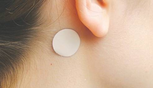 Nhập viện vì miếng dán say xe