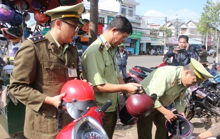 Thừa Thiên - Huế bắt giữ xe hàng giả có trị giá lên tới 300 triệu đồng
