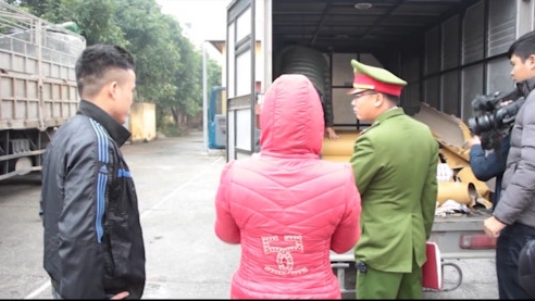 Buôn bán tem nhôm giả: Lĩnh án 30 tháng tù giam