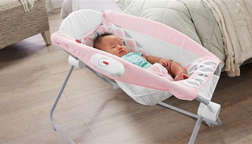 Fisher Price thu hồi 5 triệu nôi rung trẻ em do nguy cơ mất an toàn