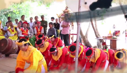 Huyền thoại linh thiêng Phủ Suối