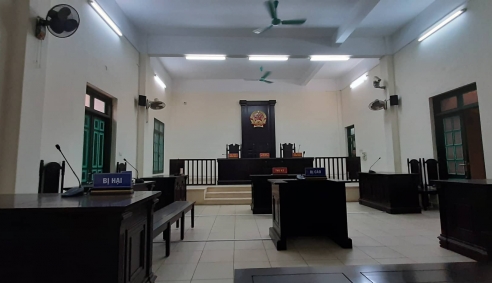 Lá đơn kêu oan của người vợ trẻ bồng con đi tìm công lý cho chồng